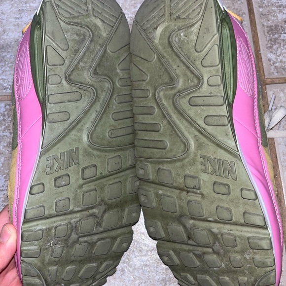 Nike AirMax Shoes size 9 in mens. Slightly worn, great condition. - Picture 7 of 7